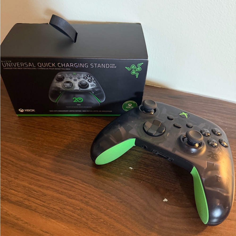 Xbox 20th anniversary controller/matching razer charge stand